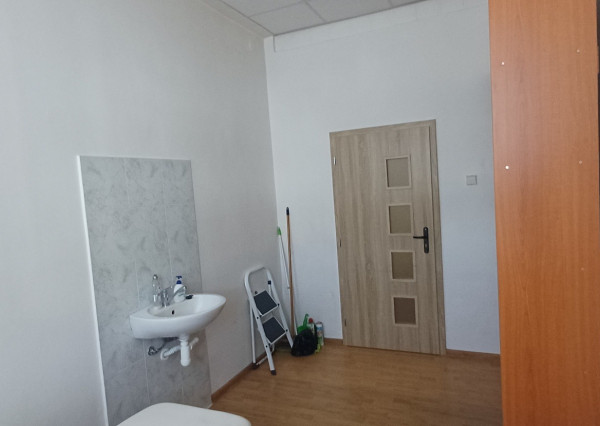 ID-9515 NA PRENÁJOM! Obchodný priestor/kancelária na ul. Masarykovej v Michalovciach