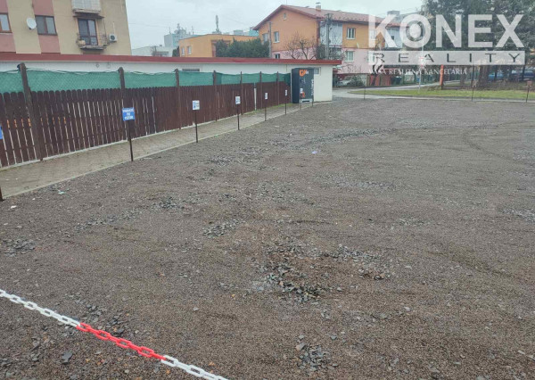 ID-4555 PARKOVACIE MIESTA na PRENÁJOM - Sobrance - ul. Komenského