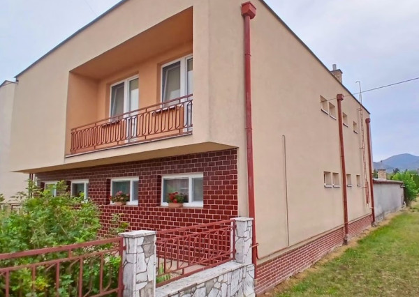 ID-4626 7-izbový rodinný dom s dvoma garážami SLOVENSKÉ NOVÉ MESTO