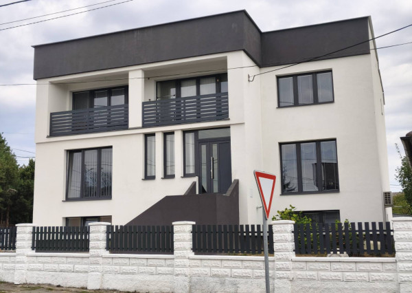 ID-4628 LUXUSNÝ a PLNE REKONŠTRUOVANÝ rodinný dom SEČOVCE
