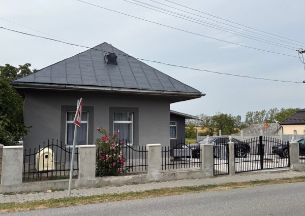 ID-4655 NA PREDAJ Rodinný dom v obci ZBEHŇOV