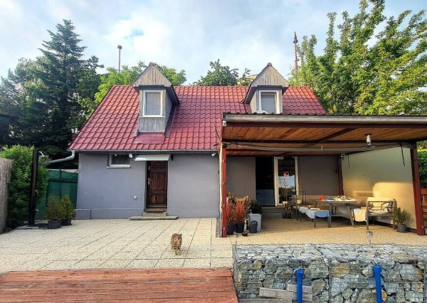 ID-4664 Celoročne obývateľná chata pri jazere - ČAŇA