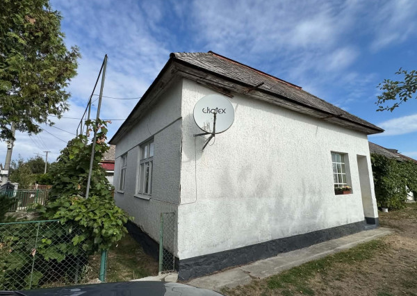ID-4785 NA PREDAJ Štvorec s prístavbou v obci PALÍN