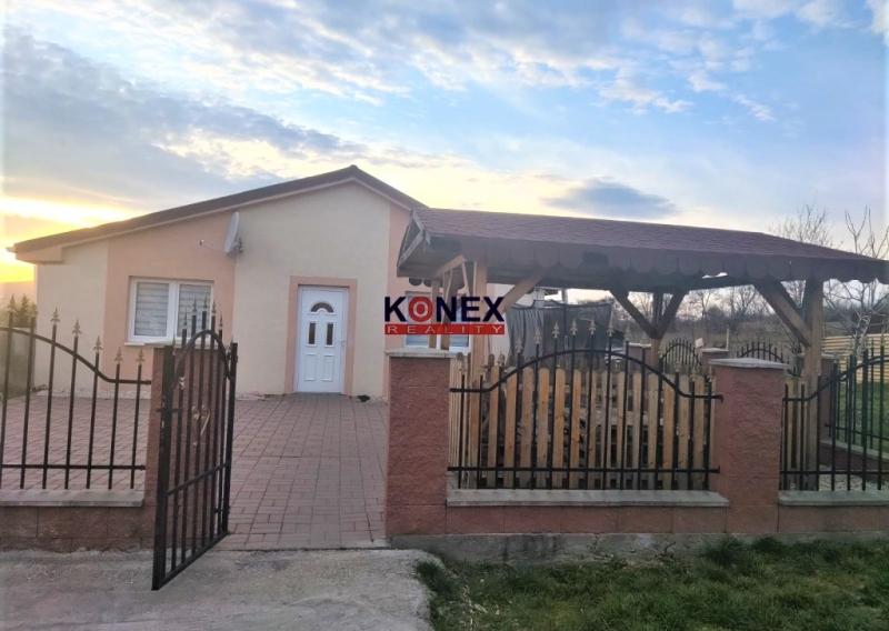 NA PREDAJ! Dva rodinné domy na pozemku v obci Lastovce