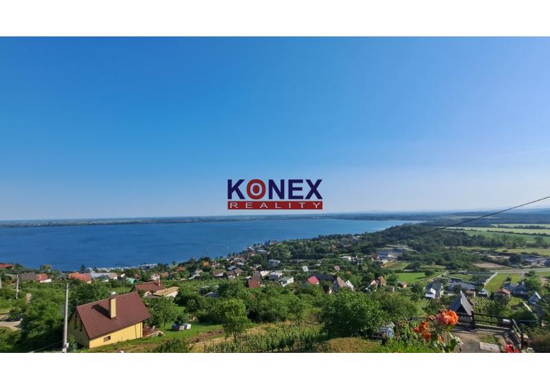 Na predaj krásna vinica nad obcou Vinné