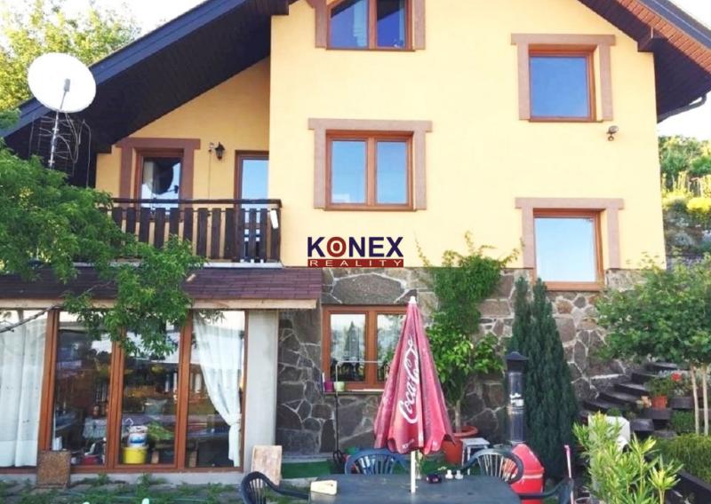 NOVINKA! Priestranná murovaná chata na ŠÍRAVE
