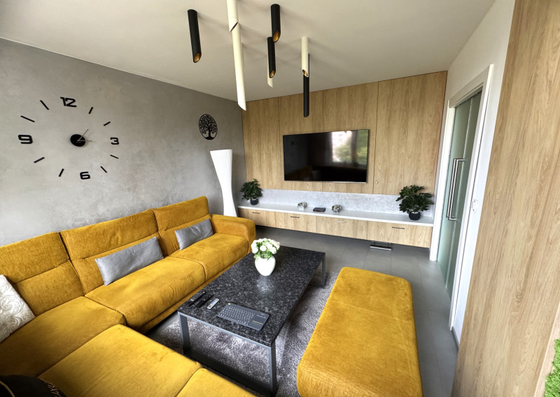 ID-4239 EXKLUZÍVNE – Luxusný a plne zariadený 3-izbový byt Michalovce