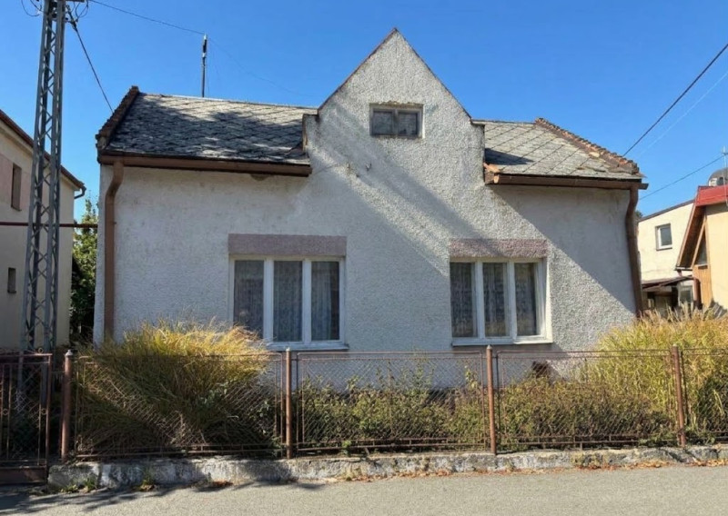 ID-4875 NA PREDAJ Rodinný dom vhodný na rekonštrukciu v centre SOBRANIEC