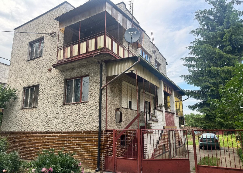 ID-4907 NA PREDAJ Poschodový rodinný dom VEĽKÉ KAPUŠANY