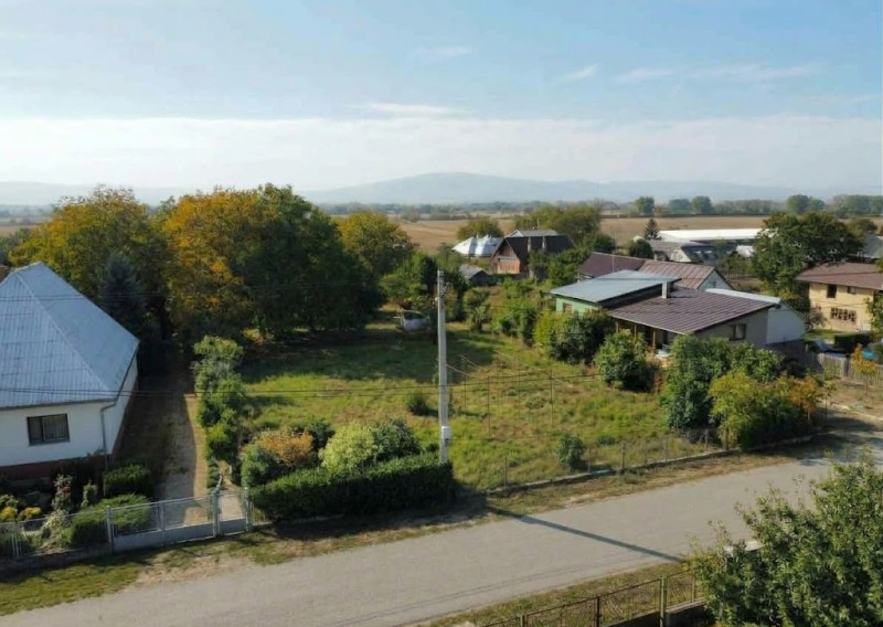 ID-4932 NA PREDAJ priestranný pozemok na výstavbu rodinného domu – Rakovec nad Ondavou