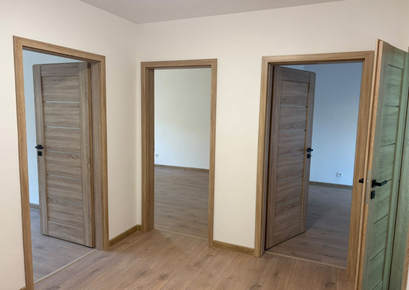 ID-4935 NA PREDAJ Priestranný 3-izbový byt – Veľké Kapušany
