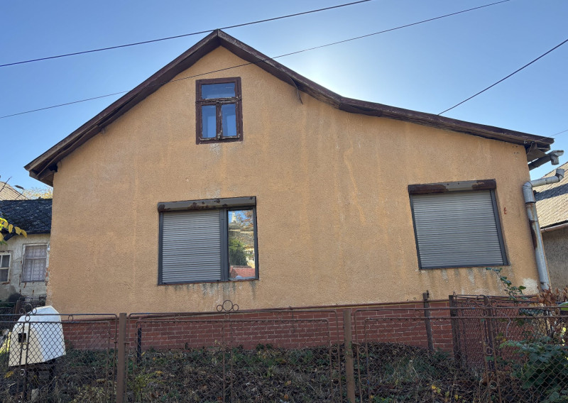 ID-5025 NA PREDAJ Rodinný dom/chalupa na rekonštrukciu - MALÁ TŔŇA