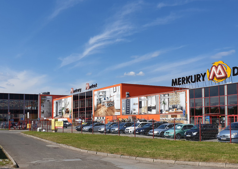 ID-5027 NA PRENÁJOM: KOMERČNÝ AREÁL – VEĽKÉ PRIESTORY A PARKOVACIA PLOCHA