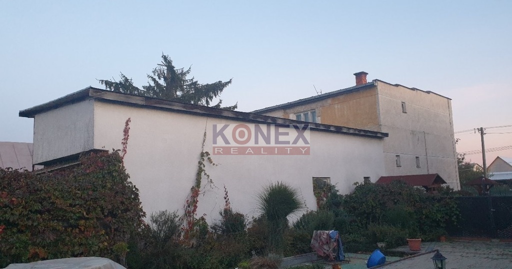 Rodinný dom - štvorec v obci Záhor. foto