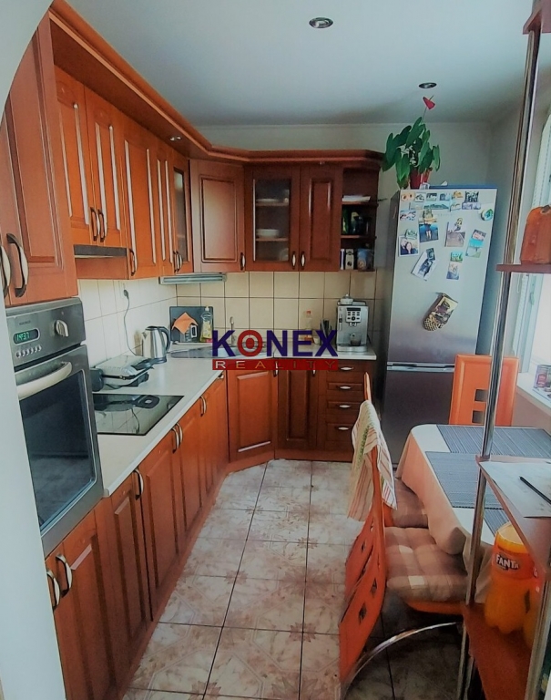 KOMPLETNE rekonštruovaný 3-izbový byt vo Veľkých Kapušanoch.