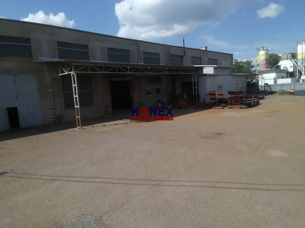 Priemyselný areál s halou a administratívnou budovou – ul. Stavbárov, Michalovce. foto