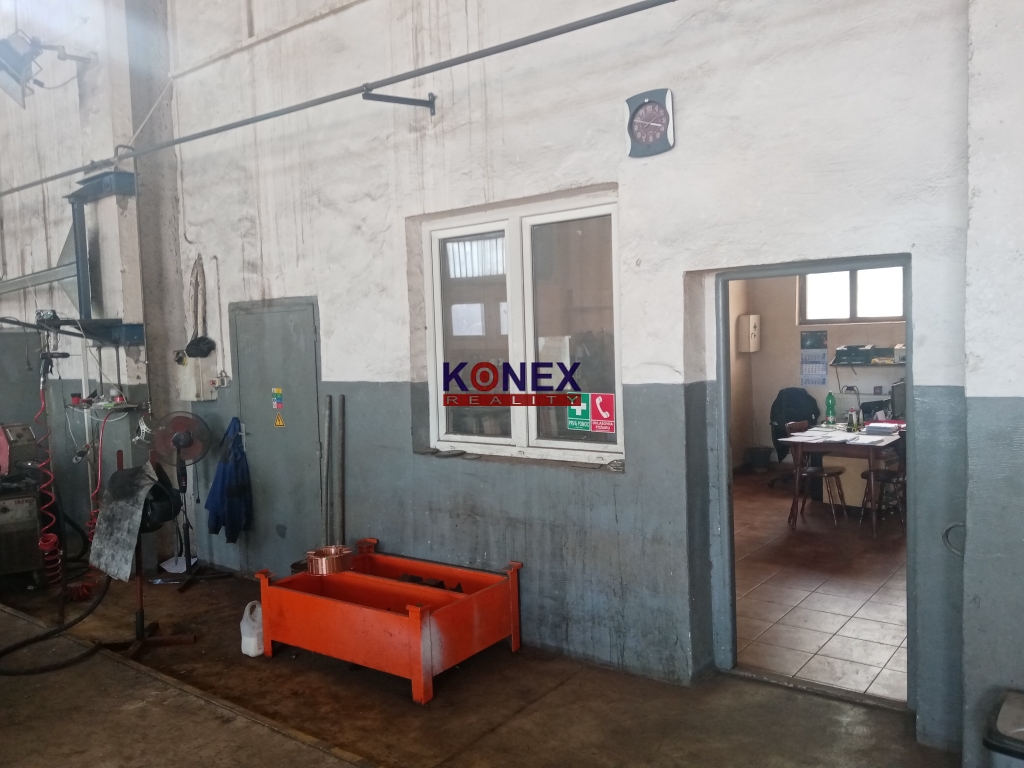 Priemyselný areál s halou a administratívnou budovou – ul. Stavbárov, Michalovce. foto