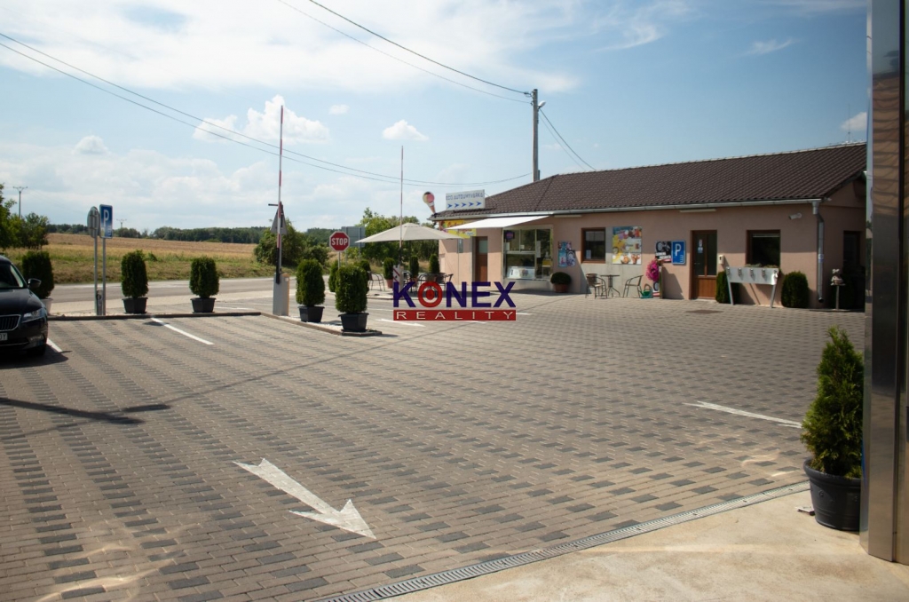 Obrovská ZĽAVA!!! Polyfunkčné objekty s autoumývarkou v Kráľovskom Chlmci foto