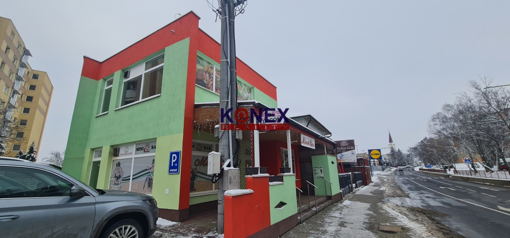 NA PREDAJ  - Budova s barom v centre mesta Veľké Kapušany foto