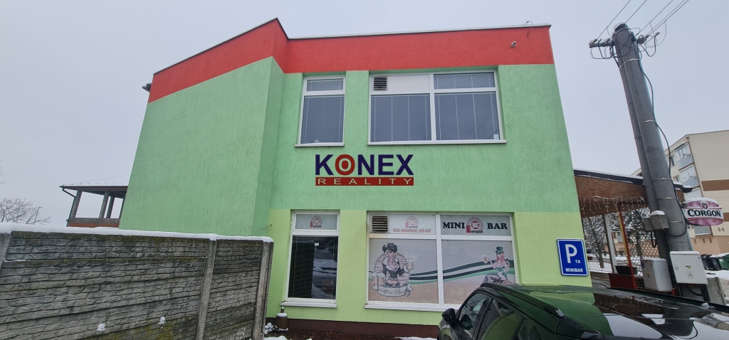 NA PREDAJ  - Budova s barom v centre mesta Veľké Kapušany foto