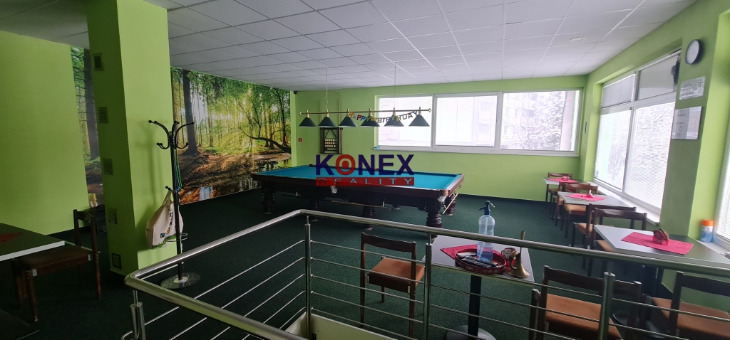 NA PREDAJ  - Budova s barom v centre mesta Veľké Kapušany foto