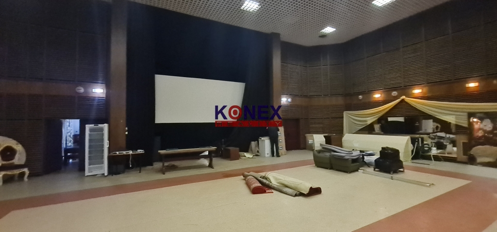 NA PREDAJ – Veľké multifunkčné centrum vo Veľkých Kapušanoch foto