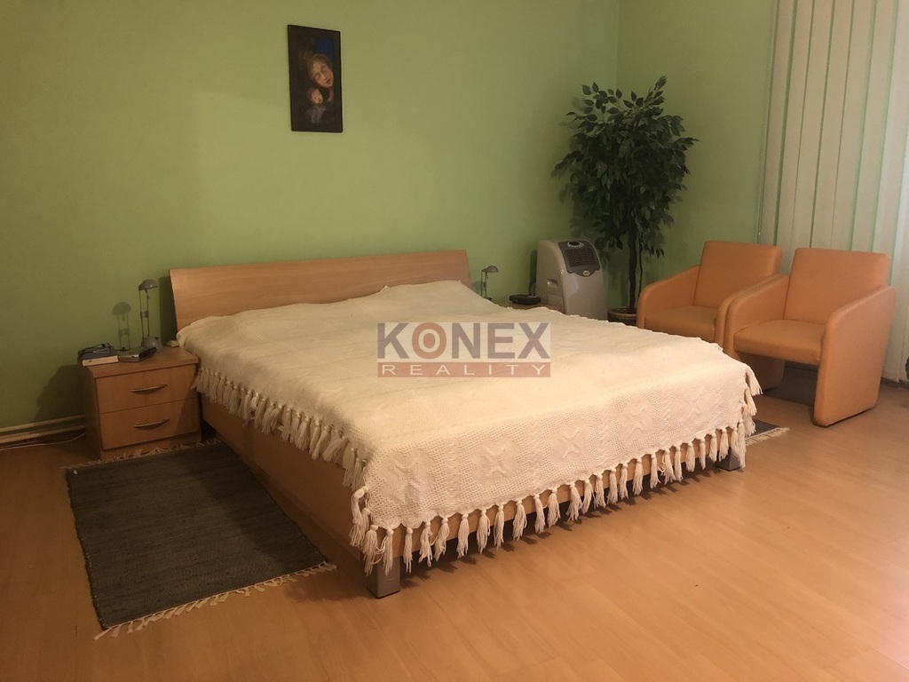 SKVELÉ BÝVANIE! Veľké mezonetové byty v centre Sobraniec. foto