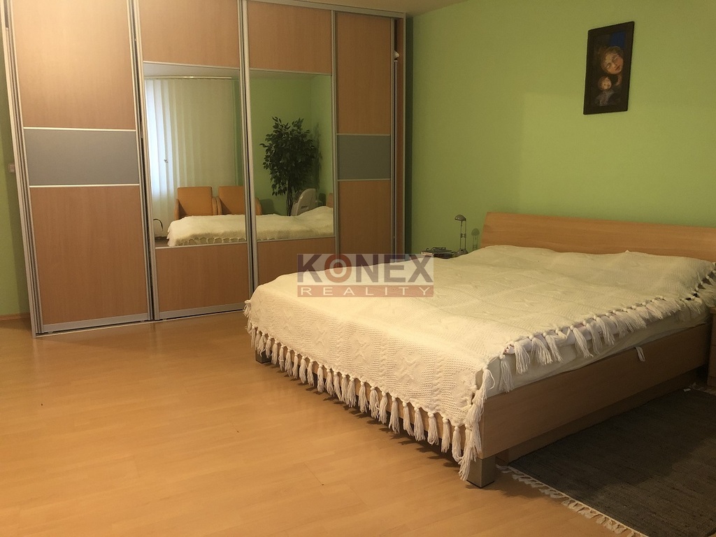 SKVELÉ BÝVANIE! Veľké mezonetové byty v centre Sobraniec. foto