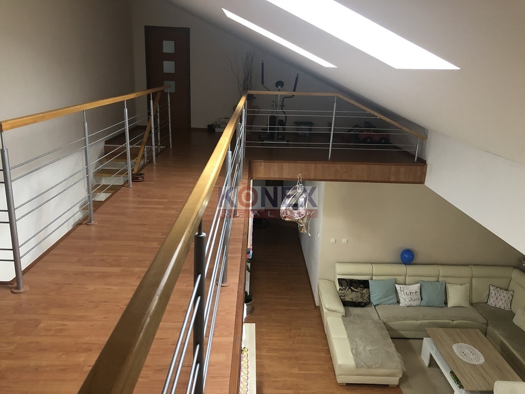 SKVELÉ BÝVANIE! Veľké mezonetové byty v centre Sobraniec. foto