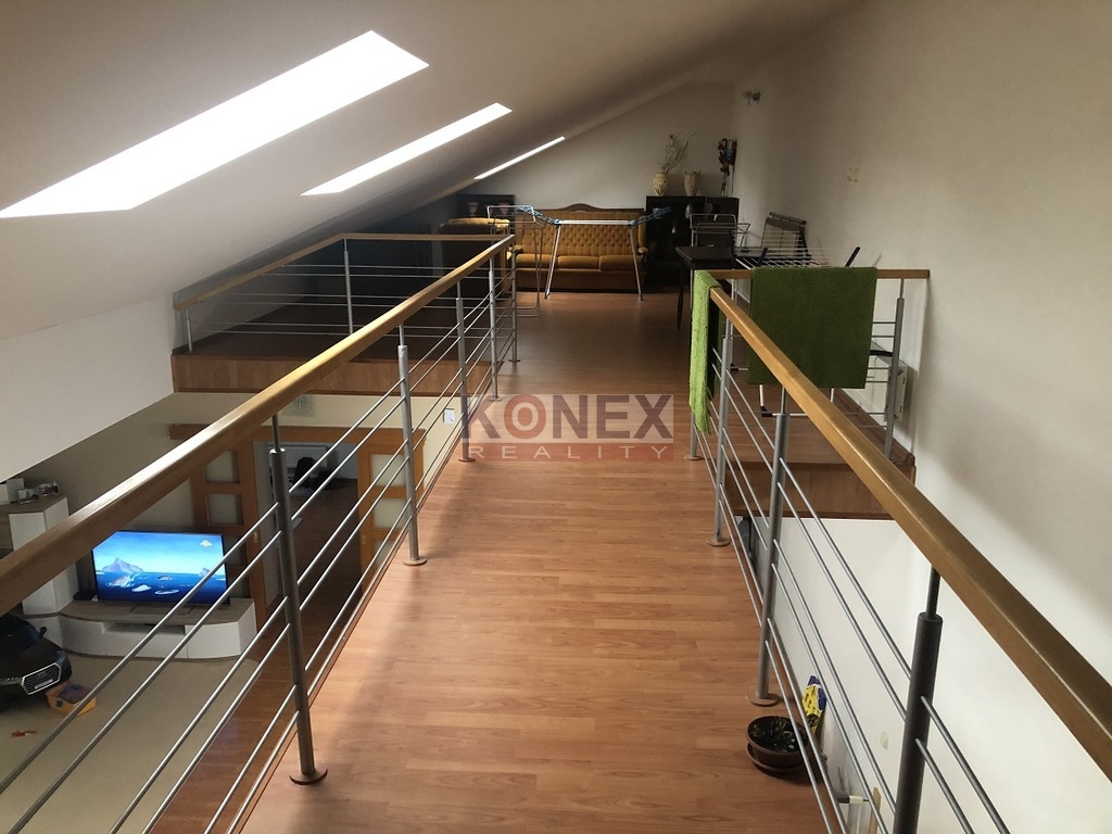 SKVELÉ BÝVANIE! Veľké mezonetové byty v centre Sobraniec. foto