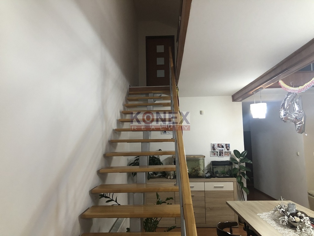 SKVELÉ BÝVANIE! Veľké mezonetové byty v centre Sobraniec. foto