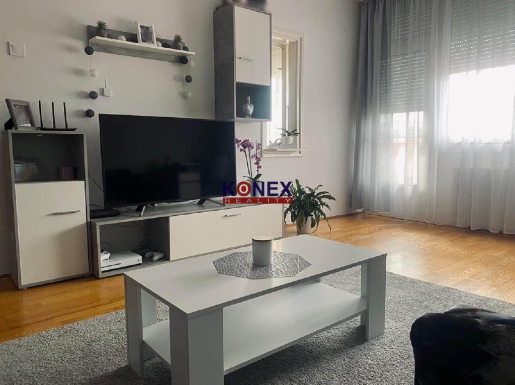 NA PREDAJ! Rekonštruovaný 2-izbový byt v meste Nové Mesto pod Šiatrom.