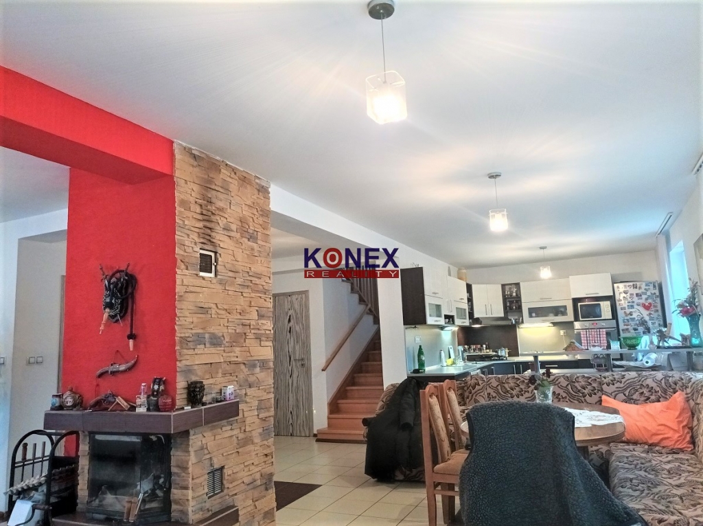 Rodinný dom s veľkým pozemkom v centre mesta – Snina foto