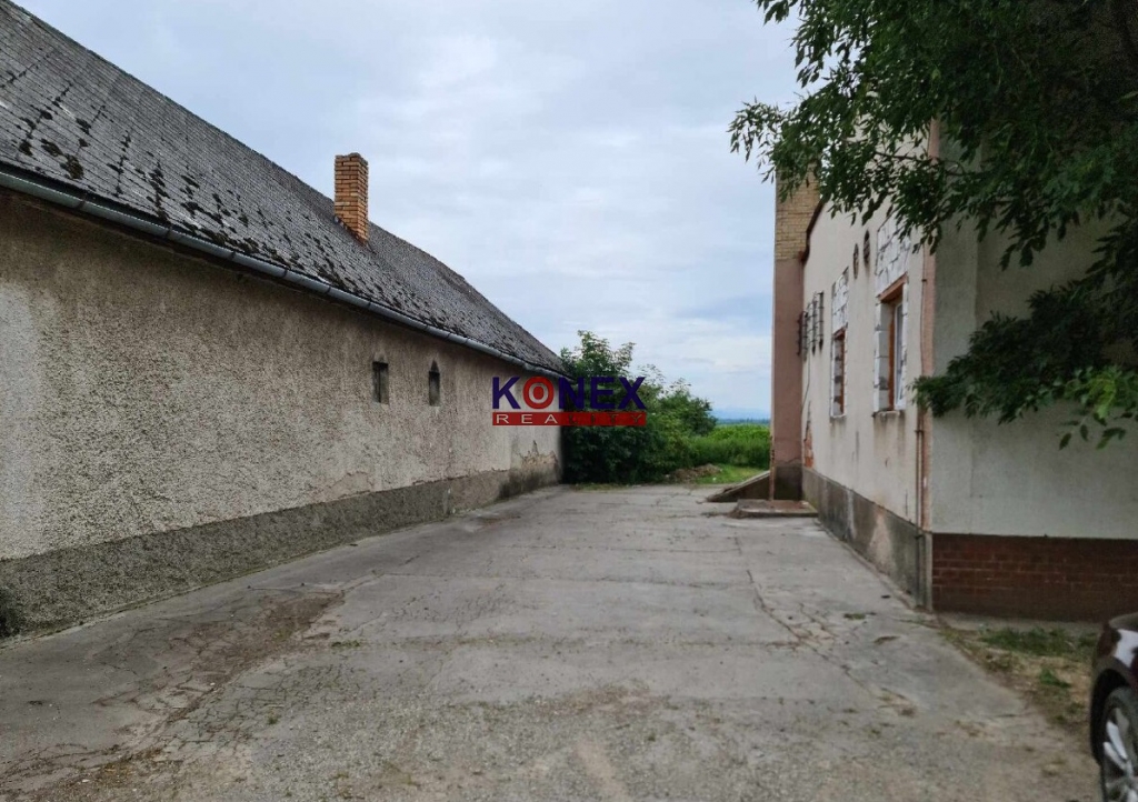 NA PREDAJ! Budova/ obchodný priestor v obci Markovce. foto
