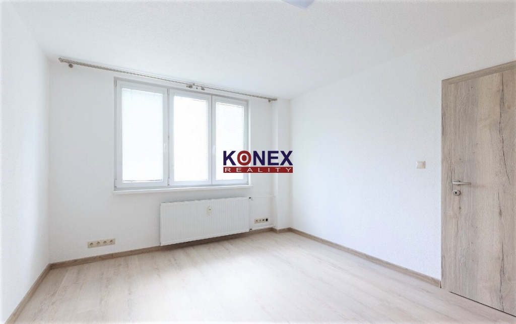 NA PREDAJ Zrekonštruovaný 1,5-izbový byt v Snine foto