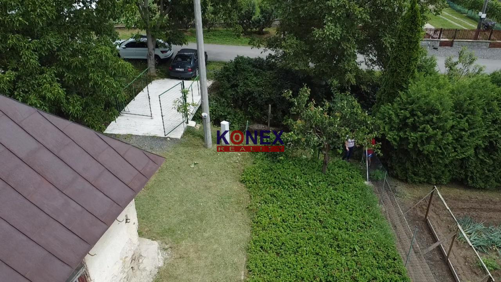 Pozemok so starým RD v obľúbenej obci Trnava pri Laborci foto