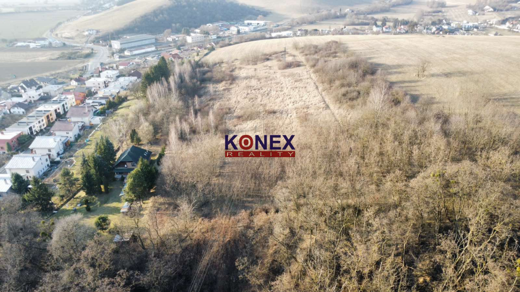 Rozľahlý pozemok (4846 m²) v intraviláne VRANOVA N/TOPĽOU foto