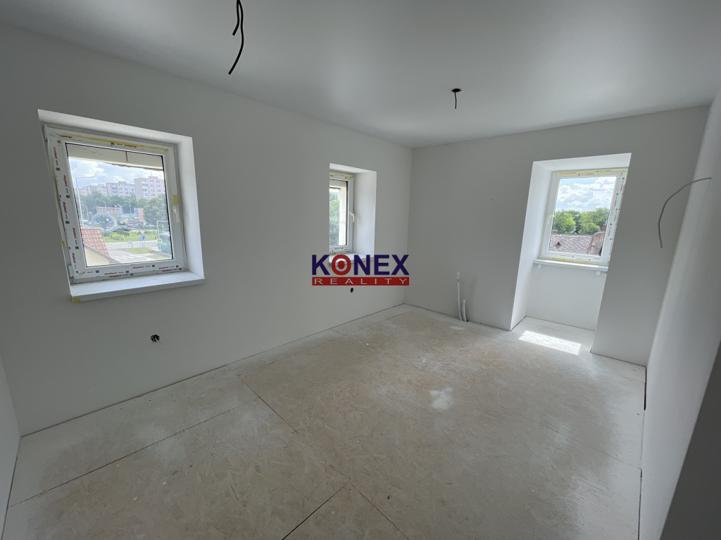 SKVELÁ PONUKA! Nový podkrovný apartmánový byt (3-iz.) MICHALOVCE foto