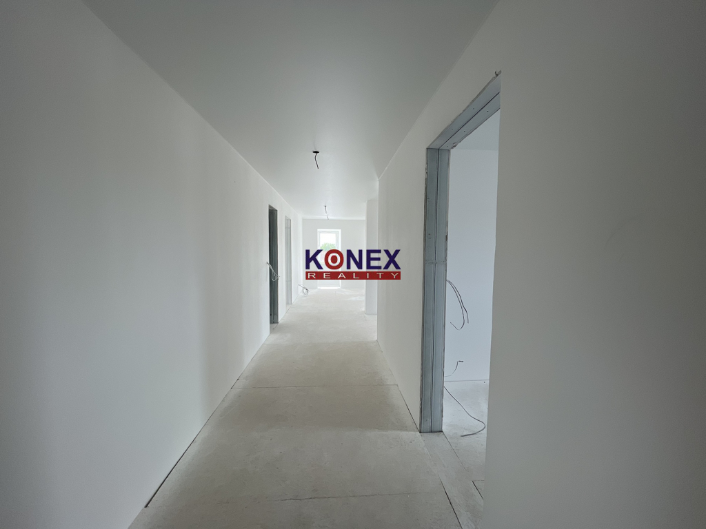 SKVELÁ PONUKA! Nový podkrovný apartmánový byt (3-iz.) MICHALOVCE foto