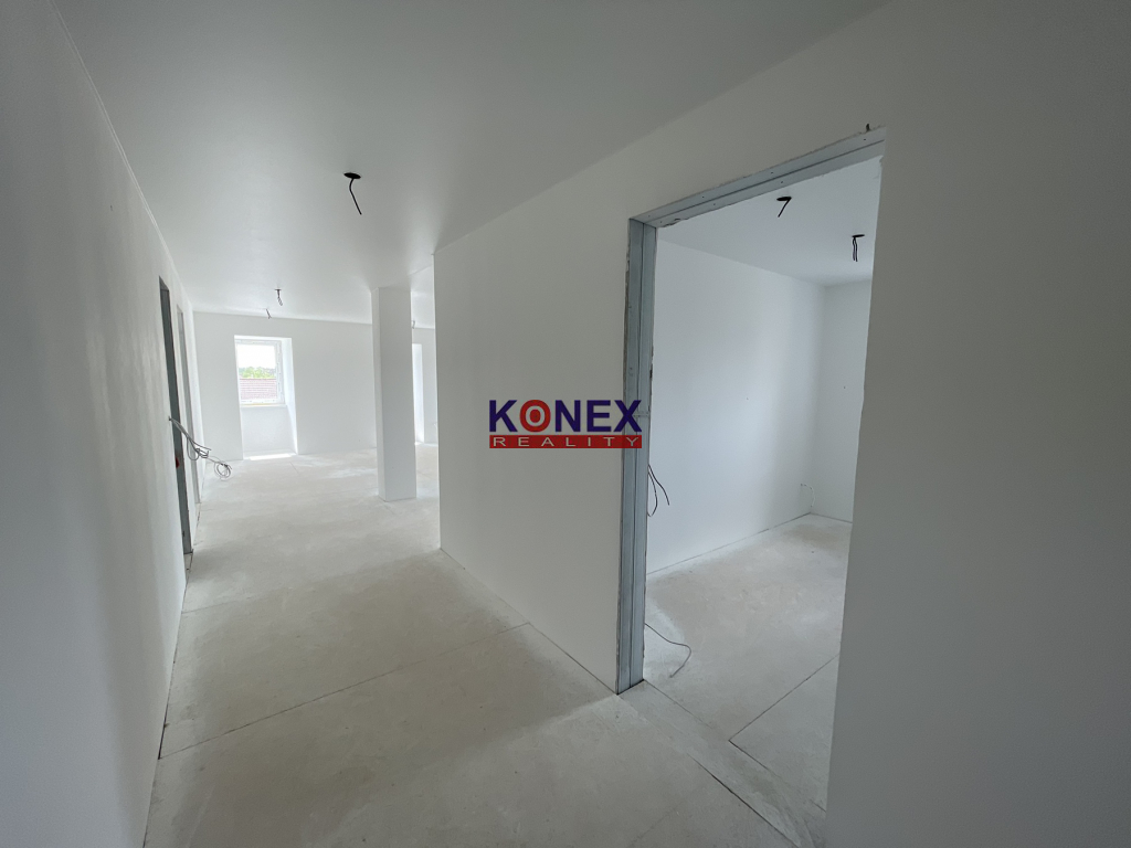 SKVELÁ PONUKA! Nový podkrovný apartmánový byt (3-iz.) MICHALOVCE foto
