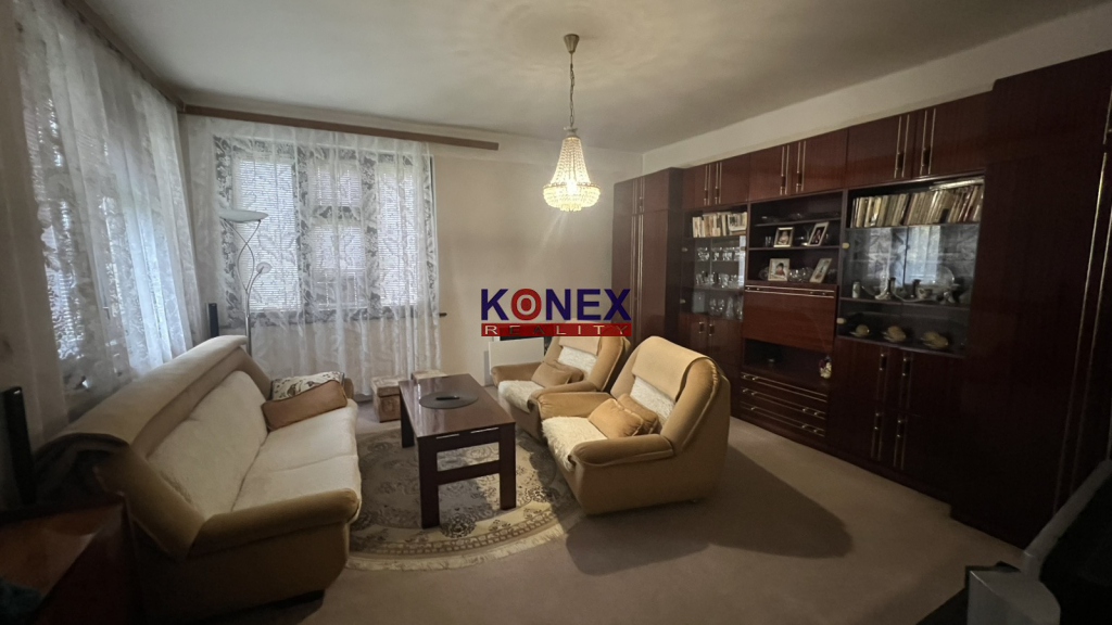 NOVINKA – Rodinný dom v obci STRETAVA foto