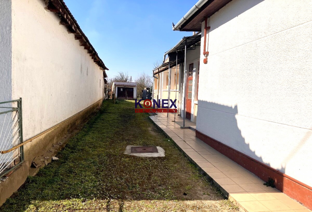 NA PREDAJ – RODINNÝ DOM v obci BAČKA foto