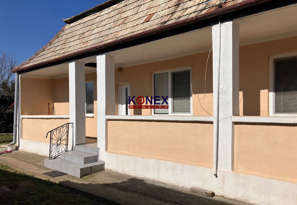 NA PREDAJ – RODINNÝ DOM v obci BAČKA foto