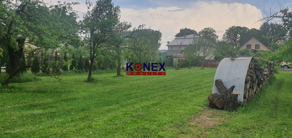 Krásny rovinatý pozemok na výstavbu rodinného domu v Strážskom foto